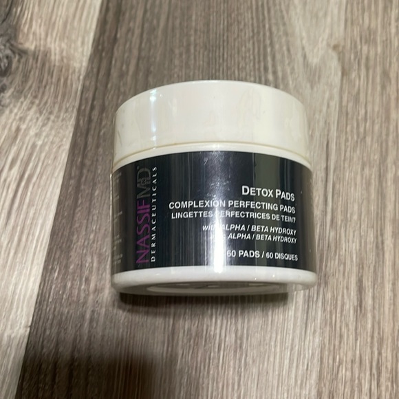 Dr. Nassif MD Gentle Detox Pads - Exfoliating Detox Face Pads - Picture 1 of 1